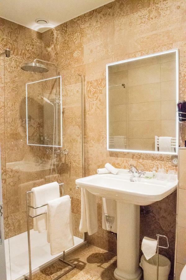 Des Iris Hotel 4*